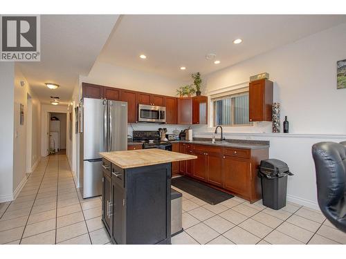 1767 Capistrano Peaks Crescent, Kelowna, BC - Indoor Photo Showing Kitchen