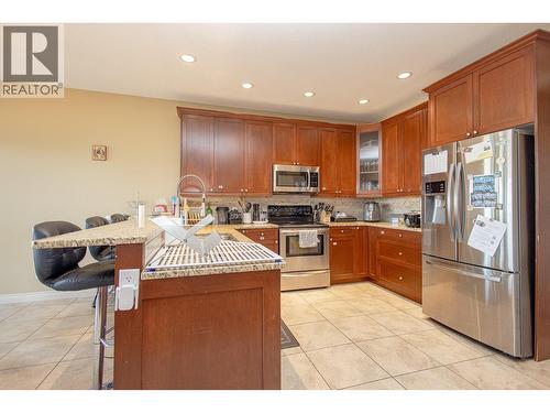 1767 Capistrano Peaks Crescent, Kelowna, BC - Indoor Photo Showing Kitchen