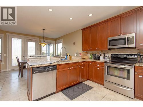 1767 Capistrano Peaks Crescent, Kelowna, BC - Indoor Photo Showing Kitchen