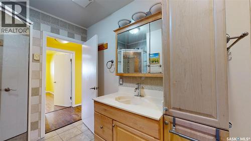 1575 Lacon Street, Regina, SK - Indoor Photo Showing Bathroom