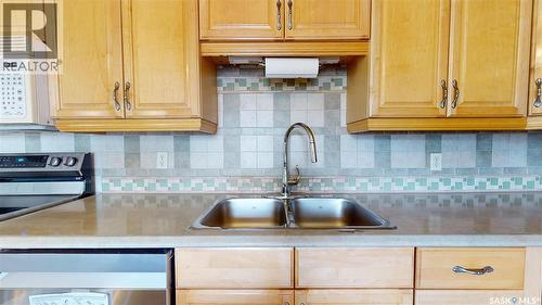 1575 Lacon Street, Regina, SK - Indoor Photo Showing Kitchen With Double Sink