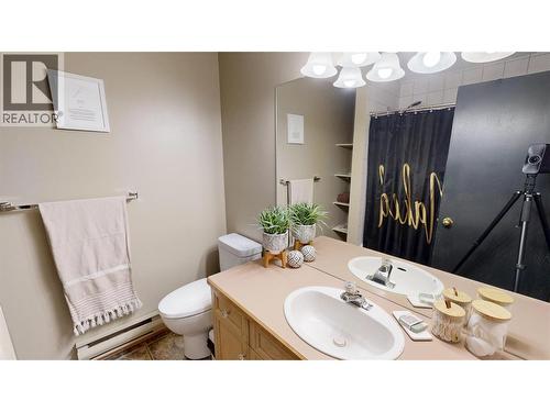 4850 Mckay Street Unit# 2, Radium Hot Springs, BC - Indoor Photo Showing Bathroom