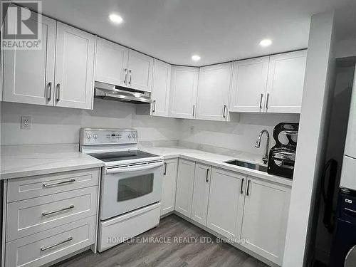 3371 Schomberg Avenue, Mississauga, ON - Indoor Photo Showing Kitchen