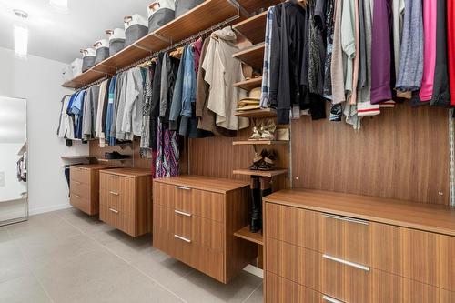 5147 Sunset Drive, Eagle Bay, BC - Indoor With Storage