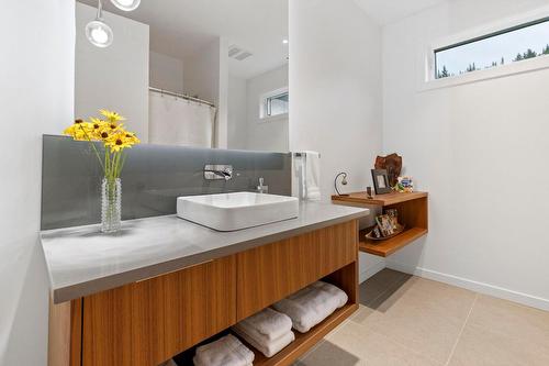 5147 Sunset Drive, Eagle Bay, BC - Indoor