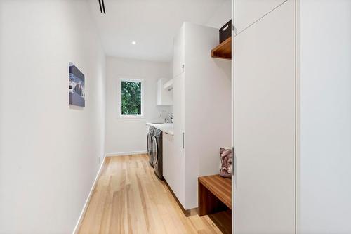 5147 Sunset Drive, Eagle Bay, BC - Indoor Photo Showing Other Room