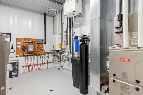 5147 Sunset Drive, Eagle Bay, BC - Indoor Photo Showing Basement