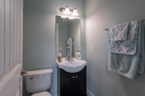 9-3275 Broadview Road, West Kelowna, BC - Indoor Photo Showing Bathroom