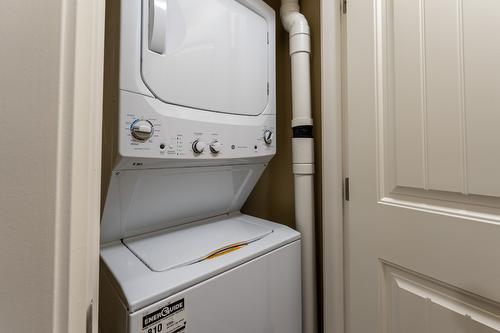 9-3275 Broadview Road, West Kelowna, BC - Indoor Photo Showing Laundry Room