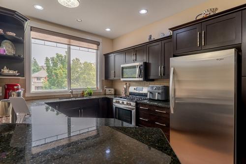 9-3275 Broadview Road, West Kelowna, BC - Indoor Photo Showing Kitchen