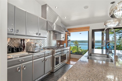 1093 Ash St, Campbell River, BC 