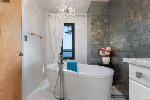 1093 Ash St, Campbell River, BC 