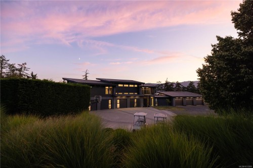 7756 West Saanich Rd, Central Saanich, BC 