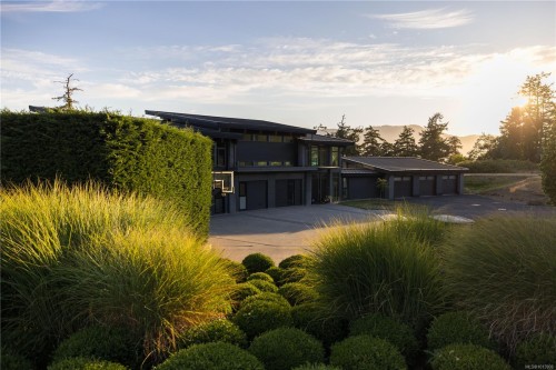 7756 West Saanich Rd, Central Saanich, BC 