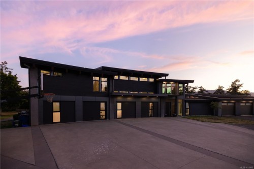 7756 West Saanich Rd, Central Saanich, BC 