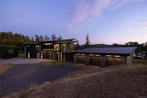 7756 West Saanich Rd, Central Saanich, BC 