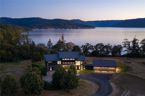 7756 West Saanich Rd, Central Saanich, BC 
