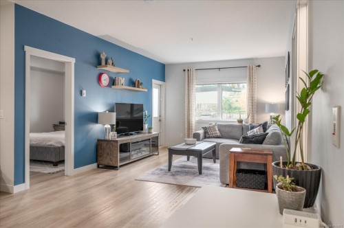 112-4830 Cedar Ridge Pl, Nanaimo, BC - Indoor Photo Showing Living Room