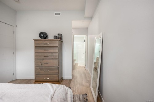 112-4830 Cedar Ridge Pl, Nanaimo, BC - Indoor Photo Showing Bedroom