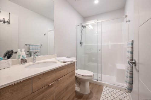 112-4830 Cedar Ridge Pl, Nanaimo, BC - Indoor Photo Showing Bathroom