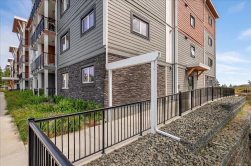 112-4830 Cedar Ridge Pl, Nanaimo, BC - Outdoor