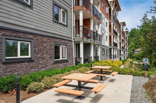 112-4830 Cedar Ridge Pl, Nanaimo, BC - Outdoor