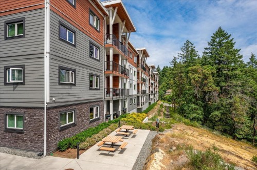 112-4830 Cedar Ridge Pl, Nanaimo, BC - Outdoor