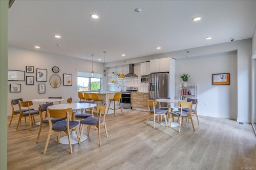 112-4830 Cedar Ridge Pl, Nanaimo, BC - Indoor Photo Showing Dining Room