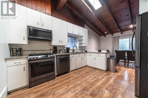 163 Maple Leaf Avenue N, Fort Erie (Ridgeway), ON - Indoor Photo Showing Kitchen