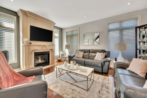 3 Rianna Court, Hamilton, ON - Indoor Photo Showing Living Room With Fireplace