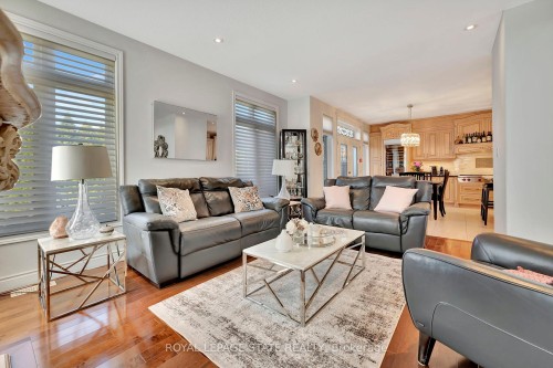 3 Rianna Court, Hamilton, ON - Indoor Photo Showing Living Room