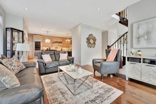 3 Rianna Court, Hamilton, ON - Indoor Photo Showing Living Room