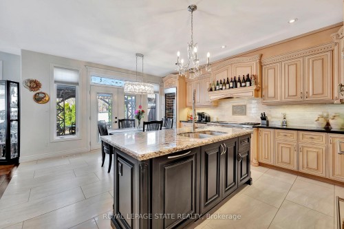 3 Rianna Court, Hamilton, ON - Indoor Photo Showing Kitchen With Double Sink