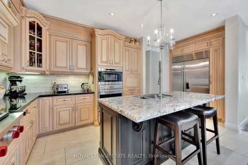 3 Rianna Court, Hamilton, ON - Indoor Photo Showing Kitchen With Upgraded Kitchen