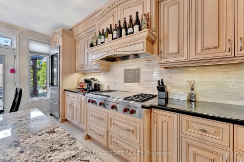 3 Rianna Court, Hamilton, ON - Indoor Photo Showing Kitchen With Upgraded Kitchen