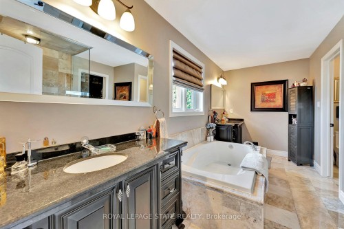 3 Rianna Court, Hamilton, ON - Indoor Photo Showing Bathroom