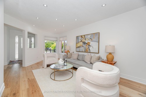 5217 Fallingbrook Drive, Mississauga, ON - Indoor Photo Showing Living Room
