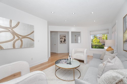 5217 Fallingbrook Drive, Mississauga, ON - Indoor Photo Showing Living Room