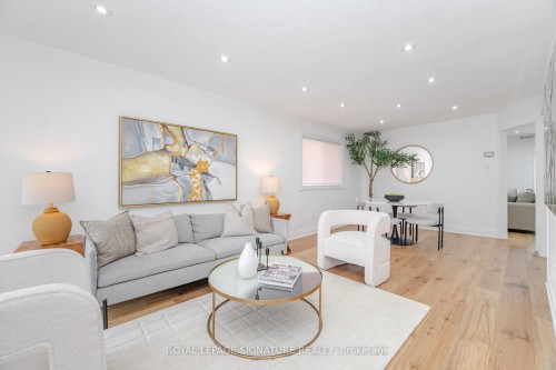 5217 Fallingbrook Drive, Mississauga, ON - Indoor Photo Showing Living Room