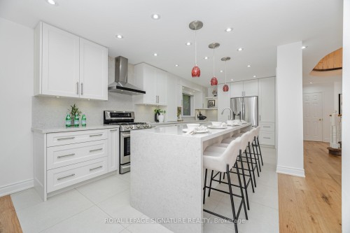 5217 Fallingbrook Drive, Mississauga, ON - Indoor Photo Showing Kitchen With Upgraded Kitchen