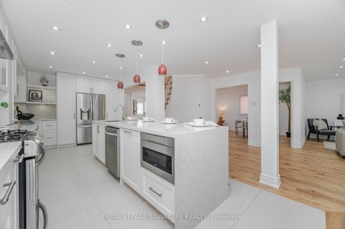 5217 Fallingbrook Drive, Mississauga, ON - Indoor Photo Showing Kitchen With Upgraded Kitchen