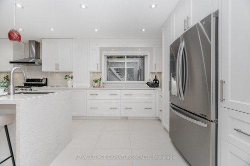 5217 Fallingbrook Drive, Mississauga, ON - Indoor Photo Showing Kitchen
