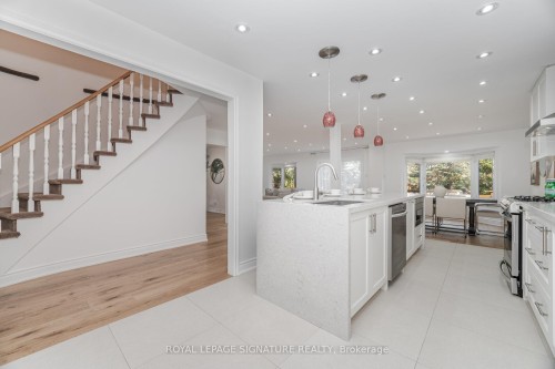 5217 Fallingbrook Drive, Mississauga, ON - Indoor Photo Showing Kitchen With Upgraded Kitchen