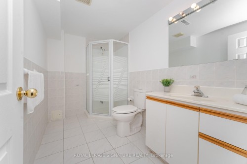 5217 Fallingbrook Drive, Mississauga, ON - Indoor Photo Showing Bathroom