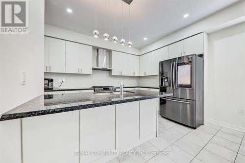 932 Barton Way, Innisfil, ON - Indoor Photo Showing Kitchen With Stainless Steel Kitchen