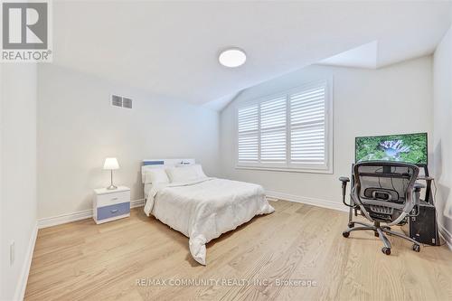 932 Barton Way, Innisfil, ON - Indoor Photo Showing Bedroom