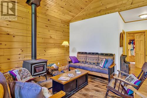 1880 Boldts Lane, Minden Hills (Snowdon), ON - Indoor Photo Showing Living Room