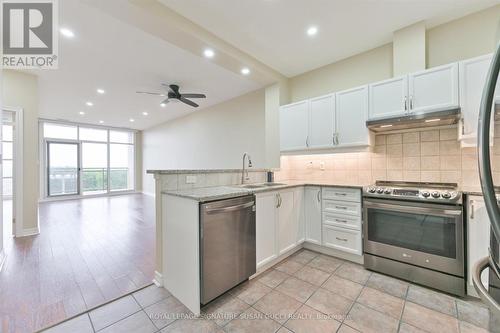616 - 1 Leaside Park Drive, Toronto, ON - Indoor Photo Showing Kitchen