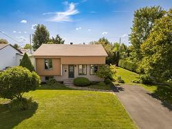 380 Rue Bousquet  Otterburn Park, QC J3H 4J5