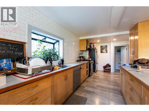 320 Chatham Street, Nelson, BC - Indoor Photo Showing Kitchen